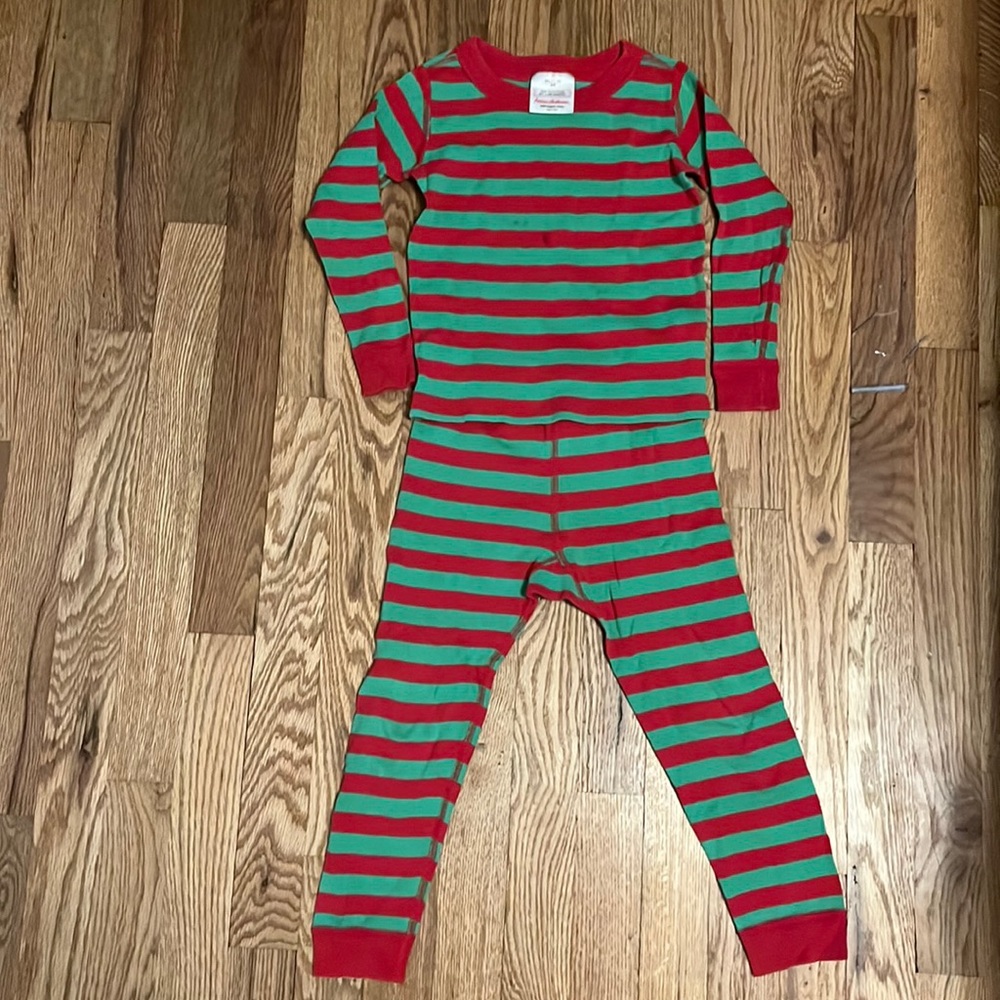Hanna Andersson Christmas red green pajamas size 4 slight stain